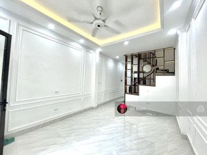 - bán nhà mặt ngõ chùa láng, ba gác kd , dân xây, ngõ thông, 2 thoáng, dt 48m2 giá : 13 tỷ tl