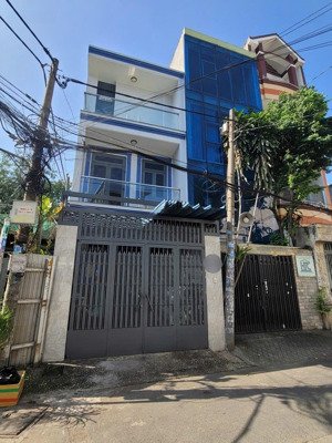 nhà hiếm 2 mt trước sau hxh tân sơn nhì với dtcn:80m2 nhà có kết cấu 3 tầng, chưa đến 100tr/m2