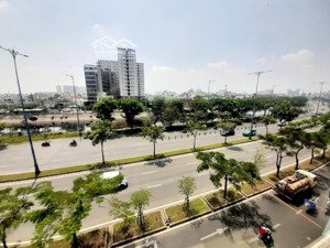 thu nhập hơn 500tr. hầm 6 tầng. mt võ văn kiệt. 7.5 x 48m. nở hậu. cn 346m2. giá 131 tỷ. giá đầu tư