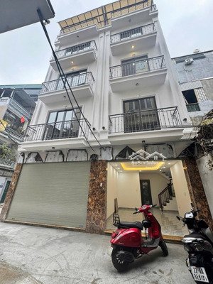 hoàng hoa thám - thuỵ khuê - 5 tầng thang máy xây mới - 40m2 - phân lô ô tô vào nhà - full nội thât