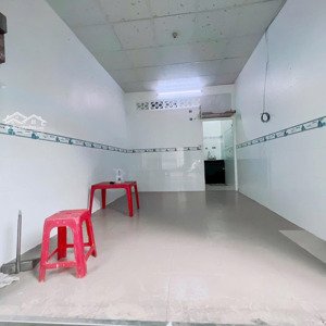 mặt tiền kinh doanh , đoàn văn bơ , 2 tầng , chỉ 3.3 tỷ.