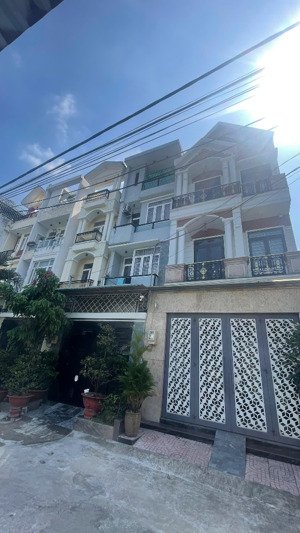 chủ muốn thay đổi chỗ ở nên cần bán nhà 4 tầng 70m2 giá 10,5 tỷ đường 3 hiệp bình phước thủ đức