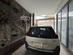 biệt thự trung tâm quận 9, ngang khủng hơn 7m ,giá 9.8 tỷ