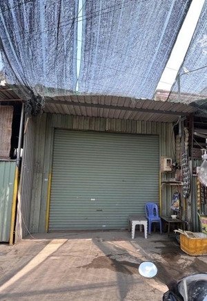 bán 100m2 đất tặng nhà tiền chế,mt hẻm xe tải 8m thông chợ phú thuận quận 7.khu hiện hữu.shr.8 tỷ