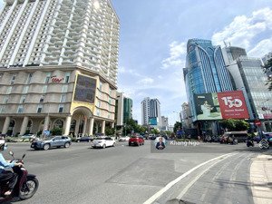 bán nhà khuvip nam kỳ khởi nghĩa quận 3 sát terra royal, 31m2 ngang lớn 9m, hđt 30tr/tháng - 8.8 tỷ