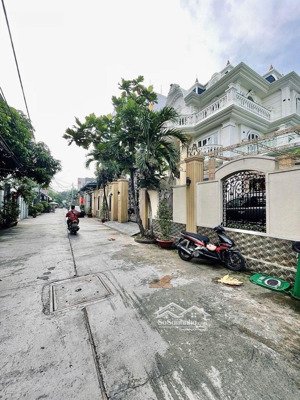 bán nhà đường xe tải bình trị đông , nhà xây mới ở ngay 62m2 giá tốt