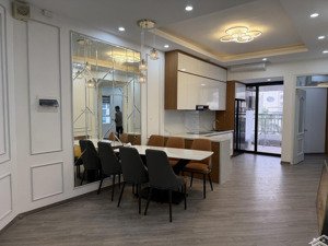 tôi cần bán căn chung cư 17t6 hoàng đạo thuý, dt: 119m2, 3pn full nội thất đẹp, giá bán: 11,5 tỷ