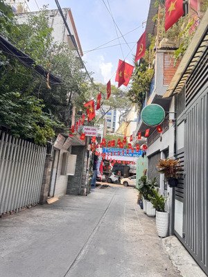 bán nhà 4 tầng hxh 1 trục thẳng đ.lê thị riêng, q1- dt 76m2 sh vuông đẹp- sẵn dòng tiền đều- vip