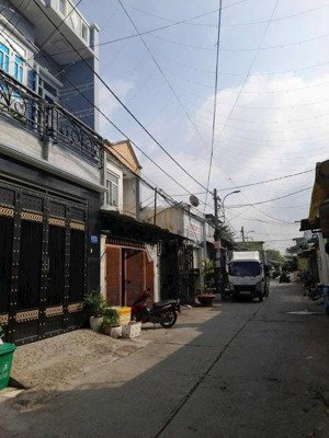 nhà đẹp shr 2/ngắn đường vĩnh lộc 5,7*20m đường 7m lh xem nhà ạ