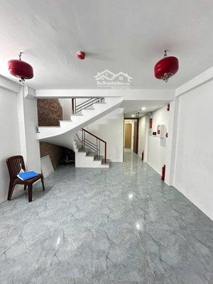 trần duy hưng: căn hộ dịch vụ 10p khép kín thang máy. 2 thoáng cách 1 nhà ra mặt phố. lh 