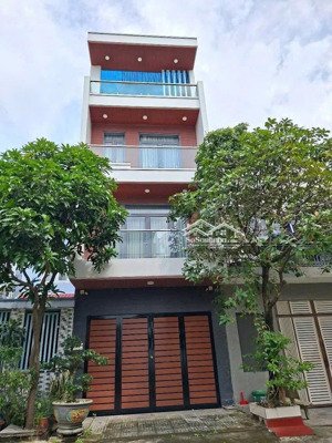 nhà 1 trệt 3 lầu đã hoàn công trong trung tâm hành chính dĩ an