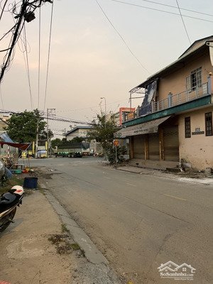 nhà 2 tầng (đúc lửng) 108m2, giáp đường lê thị riêng q12 - hẻm thông 6m, hxh ngủ nhà