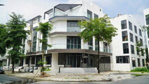 bán liền kề lô góc 2 mặt đường, hướng đông nam, giá chỉ 110 triệu/m2