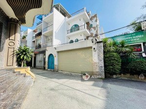 cho thuê nhà 3 tầng mới xây ngay phạm văn đồng có gara oto ngang 8m siêu rộng tiện mở spa, cty, ở