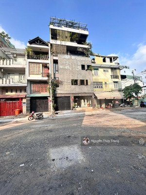 đường đang mở, nhà cộng hòa, xây chdv, công ty thì quá tuyệt, giá trị tăng cao, ngang đến 5m