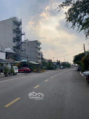 nhà mặt tiền kha vạn cân, đối diện gigamall. tiện làm văn phòng, kinh doanh. dt 8x20