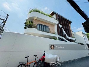 siêu phẩm biệt thự-linh chiểu-góc mặt tiền 3 tầng-ngay vincom võ văn ngân-4pn-5wc-ô tô nằm nhà