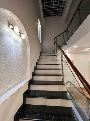 nhà đẹp - mặt tiền - bạch đằng - gần sân bay - 111m2 - 5 tầng - giá 26 tỷ - lh mr toản