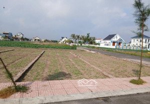 đất biển thịnh long, có trục đường chính 15m, gần bãi tắm