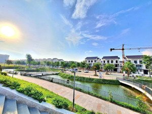 biệt thự phía đông hà nội, giá bằng 1/3 sổ hồng riêng, chính sách miễn gốc lãi 24 tháng.