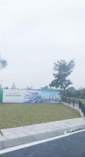 trại hồ cổ đông sơn tây 100m thổ cư. view hồ thoáng. gần chợ, trường học, hơn nhà văn hóa vài