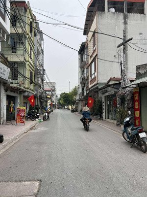 cần bán 47 m2 đất trâu quỳ - gia lâm, giá 6.98 tỷ, lh 