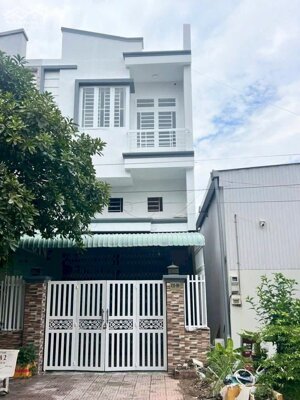 Bán nhà Trệt Lững Lầu KDC 586 gần chợ Phú Thứ, P. Hưng Phú, Tp Cần Thơ.