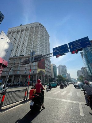 bán tòa nhà góc 2 mặt tiền nguyễn văn trỗi, p11, phú nhuận 12x20m vị trí kim cương kinh doanh