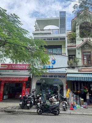 nhà 3 tầng mặt tiền hoàng diệu , đoạn 2 chiều sầm uất
nhà 3 tầng 1 lửng