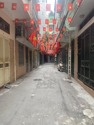 bán nhà huỳnh thúc kháng - nguyên hồng, kinh doanh 55m2, ô tô đỗ cửa, 10.5 tỷ