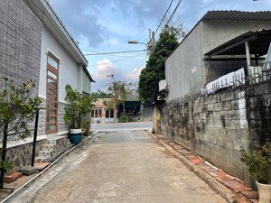 bán mảnh đất 6 x 20 dư thêm 30m vuông trồng rau