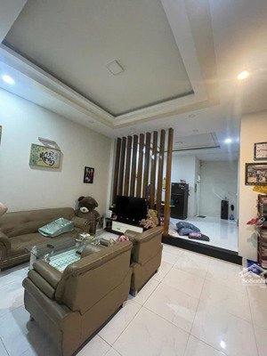 bán nhà 2 tầng mặt tiền lê hồng phong vị trí đắc địa - ngang đẹp