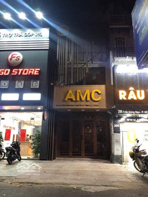 siêu vị trí! bán nhà mặt tiền đường trần hưng đạo p.nguyễn cư trinh quận 1.dt:3,6x21m2 giá 40 tỷ.