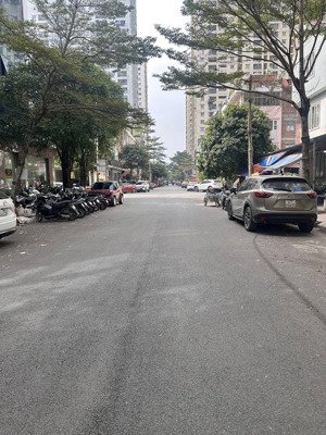 bán nhà khu đô thị văn khê, trục đường chính kinh doanh, ngay chân chung cư