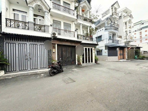 chỉ 6,x tỷ. hxh quang trung, p8, gò vấp. 4x16m. 2 tầng. ra quang trung chỉ 100m.
gần ngã 3 tân sơn