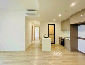 căn góc 2pn2wc view trực diện hồ bơi nhà mới 100%, sẵn sổ . lh 