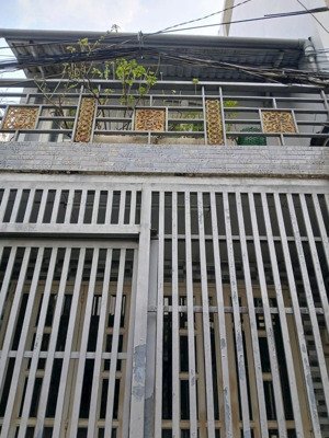 nhà bán đường đình tân khai gần 4 xã ( 4 x 13,5m trệt, 1 lầu) hẻm 5m