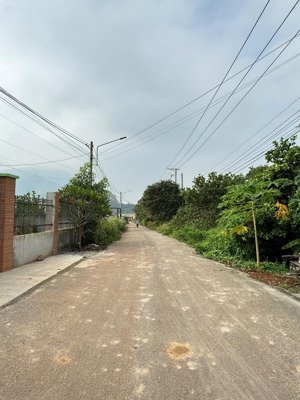 kẹt tiền cần bán gấp 2 lô đất xây trọ gần chợ châu pha, sổ hồng riêng giá 3.25 tỷ có thương lượng