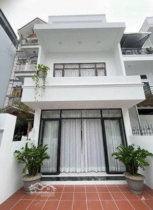 siêu phẩm nhà đẹp bồ đề ngay viện tâm anh 110m2 16.7 tỷ