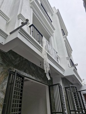 cần bán gấp nhà 3 tầng xây mới sát đại lộ thăng long, cách vành đai 4 200m