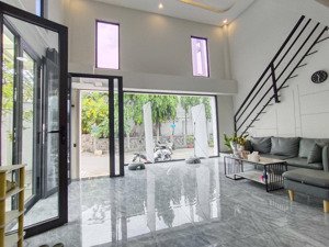 2 mt đường song hành an phú sát ga metro rạch chiếc.có sân để xe gắn máy .ngang mt song hành 8m hơn