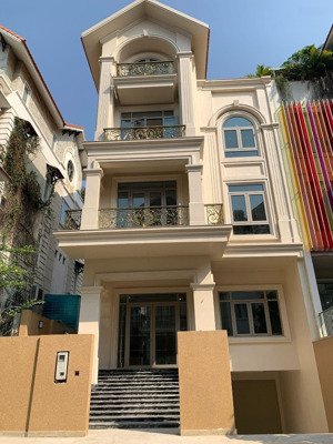 cho thuê tòa nhà văn phòng tại him lam. giá 95tr/th . dt sàn 500m2, có thang máy .