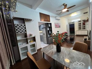 bán nhà tập thể ngõ 68 quan nhân,cầu giấy,ô tô đỗ cầu thang, 68m2 2 ngủ,giá chào hơn 4 tỷ.