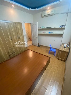 cho thuê phòng trọ sạch đẹp rẻ 2,4tr 22m2 ngay đê cự khối vào ở luôn