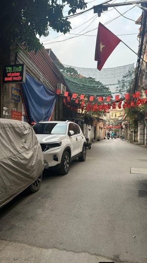 bán đất lạc long quân, 2 mặt ngõ, 42m, mt: 6m3, cách 15m ra ô tô tránh, ngõ thông