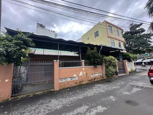 hàng hiếm thị trường - bán nhà 2 tầng mặt tiền ngang dài 13.8m - trung tâm tp nha trang