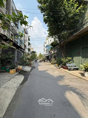 hẻm 1 trục gần công viên đường 8m .nhà đúc thật btct 1 trệt 1 lầu(dt5.76x9.5)giá 5ty530tr.sổ hồng