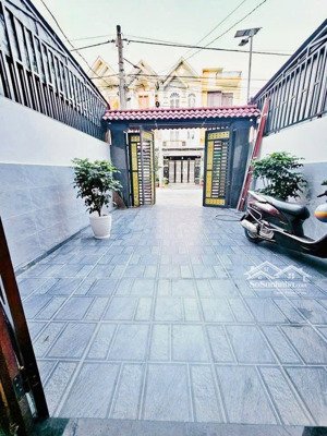 bán nhà tây lân, full nội thất, hxh 8m ô tô ngủ trong sân