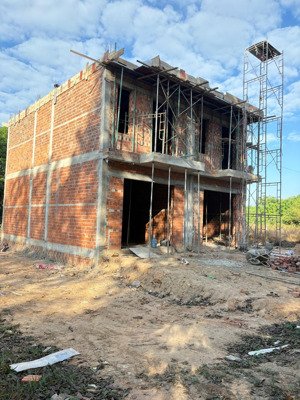 nhà phố 1 trệt 1 lầu xây thô dt 130m hòa lợi giá 2,91 tỷ