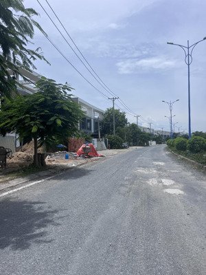 cần bán nền nhà phố mt đường lvn dự án la maison de cần giờ dt 5x22 giá 7.9 ty lh mr huy